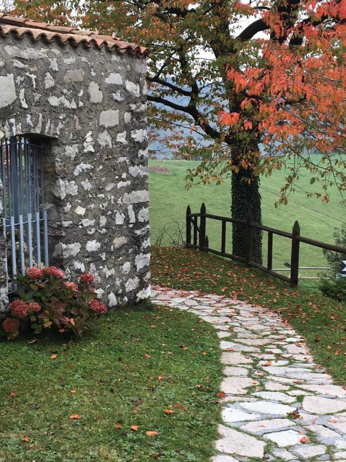 Mirabilia Bed and Breakfast Adrara San Rocco Buitenkant foto