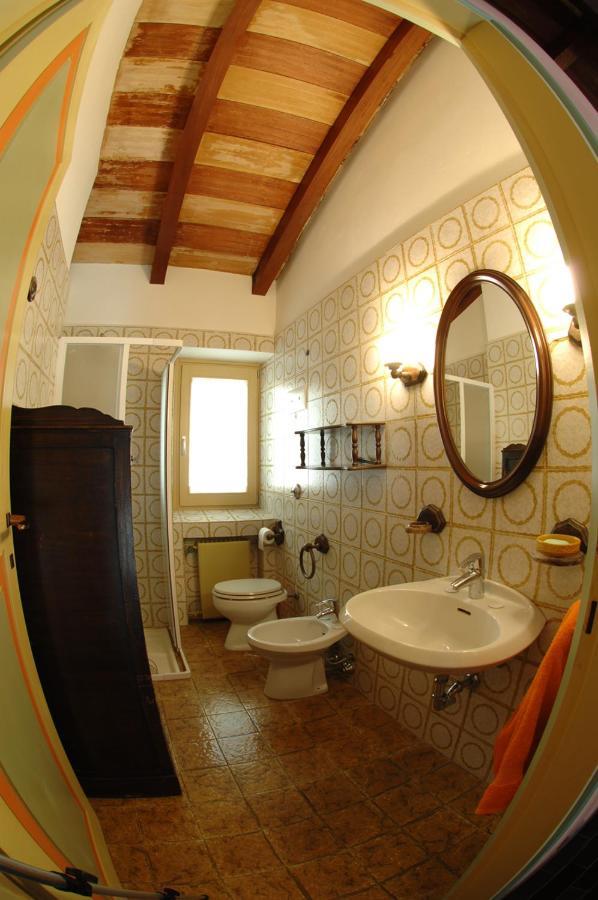 Mirabilia Bed and Breakfast Adrara San Rocco Buitenkant foto