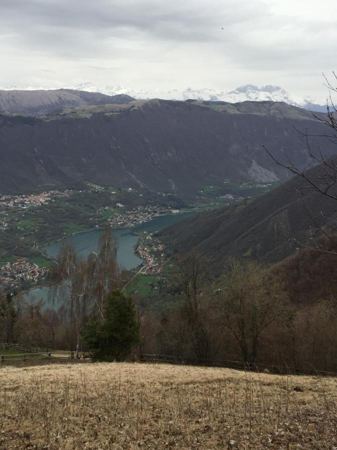 Mirabilia Bed and Breakfast Adrara San Rocco Buitenkant foto