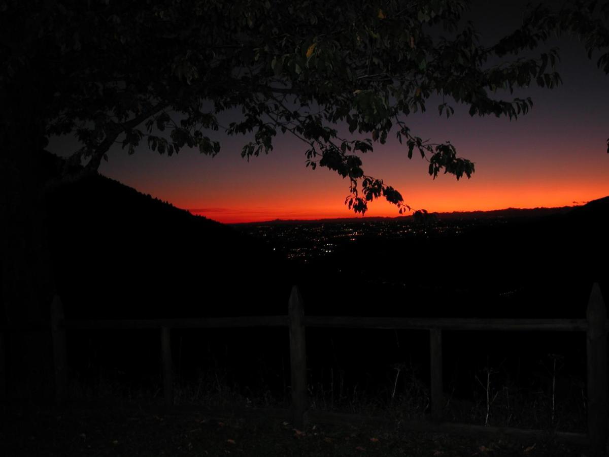 Mirabilia Bed and Breakfast Adrara San Rocco Buitenkant foto