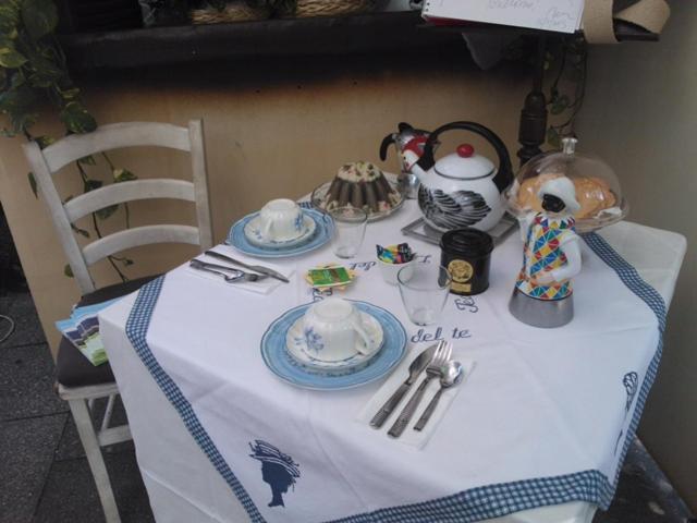 Mirabilia Bed and Breakfast Adrara San Rocco Buitenkant foto